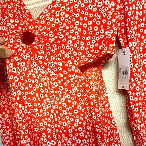 NWT Billabong, long sleeve, side slits on waist, Floral Red Dress - Picture 3 of 12